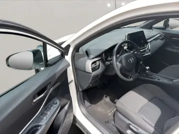 TOYOTA C-HR Hybrid Flow
