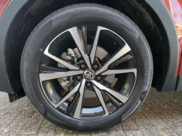 TOYOTA C-HR Plug-In Hybrid 2.0 EU6e FWD Teamplayer CVT