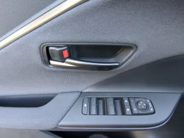 TOYOTA C-HR Plug-In Hybrid 2.0 EU6e FWD Teamplayer CVT