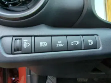 TOYOTA C-HR Plug-In Hybrid 2.0 EU6e FWD Teamplayer CVT