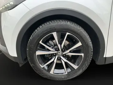 TOYOTA C-HR Hybrid FWD Teamplayer