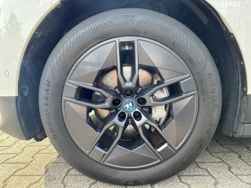 BMW iX xDrive40 DA-Pro PA-Plus LASER H&K Keyless