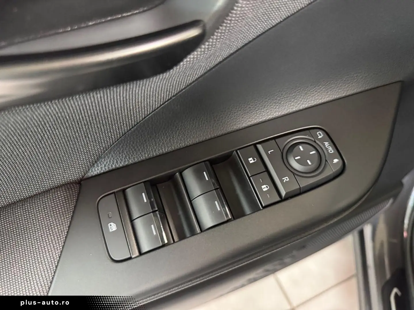 TOYOTA C-HR 1.8 Hybrid Teamplayer   Technik-Paket