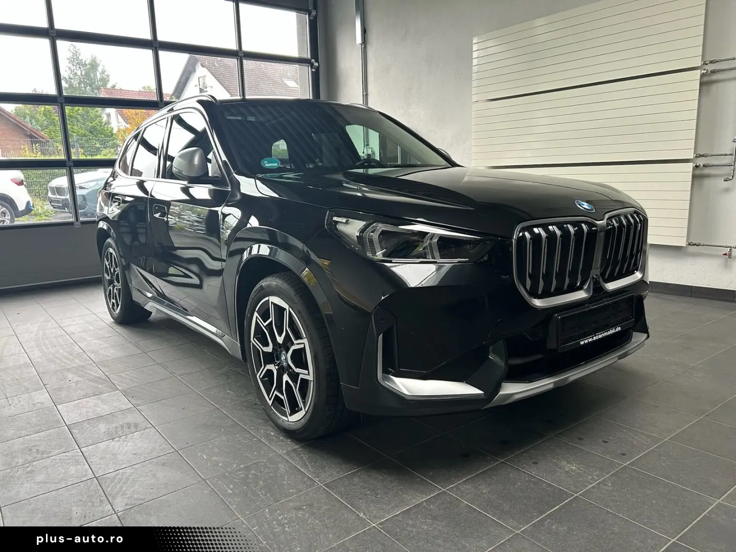 BMW iX1 2023 — imagine 3