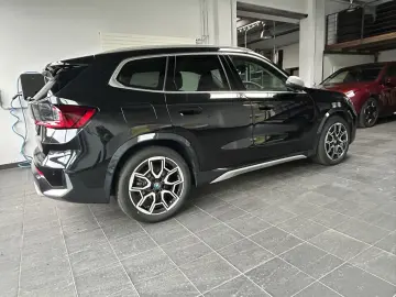 BMW iX1 30 xDrive xLine Leder_Pano_HarmanKard_Headup