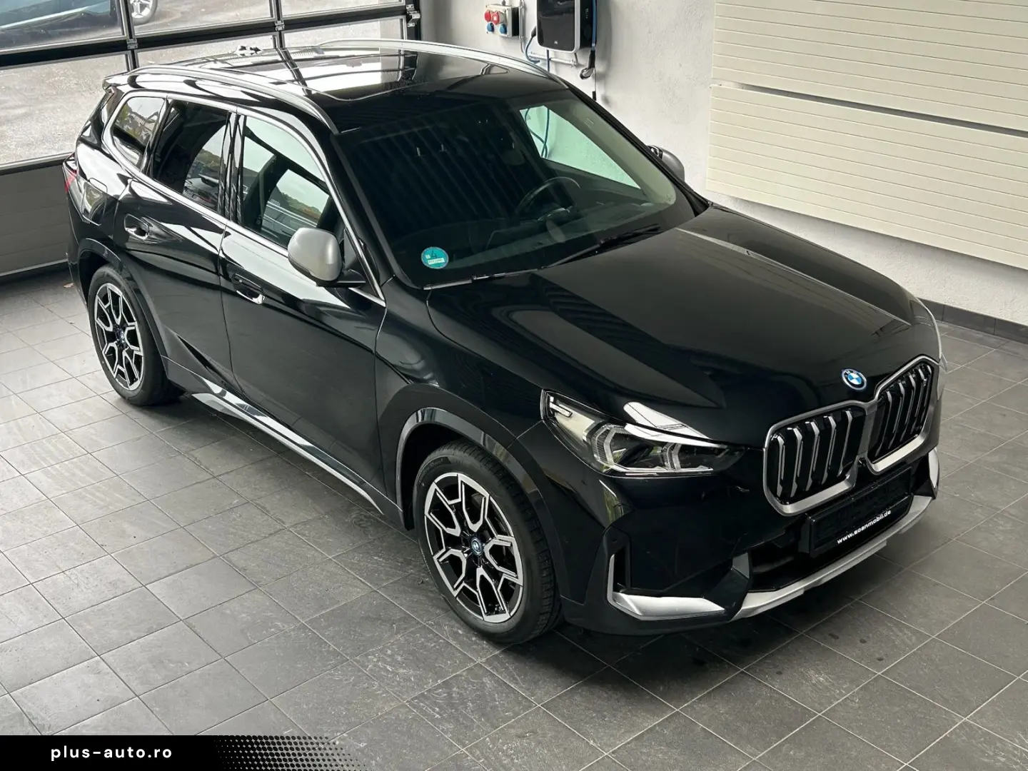 BMW iX1 2023 — imagine 8