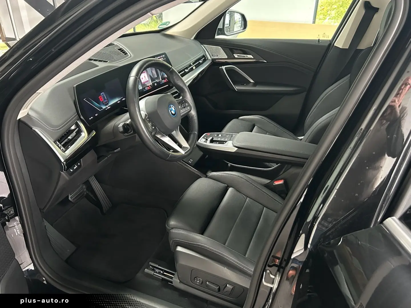 BMW iX1 2023 — imagine 9