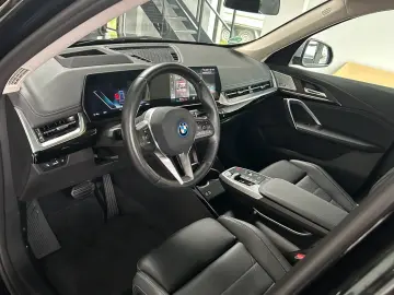 BMW iX1 30 xDrive xLine Leder_Pano_HarmanKard_Headup
