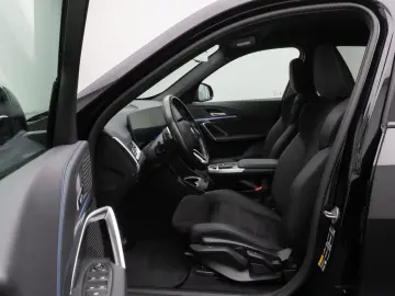 BMW iX1 xD30 M Sport Kamera DAB Komfort Fernlichtass