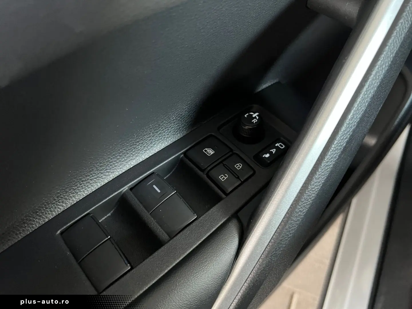 TOYOTA Corolla Cross 2023 — imagine 24
