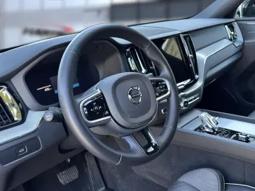 VOLVO XC 60 Plus Dark AWD 360