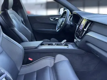 VOLVO XC 60 Plus Dark AWD 360