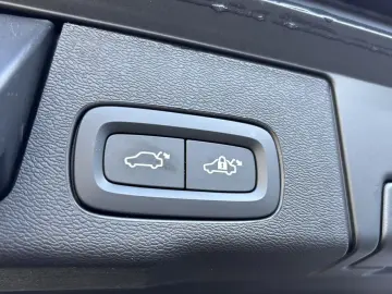 VOLVO XC 60 Plus Dark AWD 360