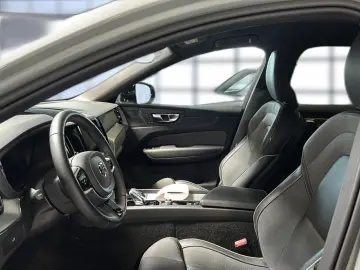 VOLVO XC 60 Plus Dark AWD 360