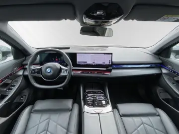 BMW i5 eDrive40 Inkl. € 1.190 Zubehörbonus Head-Up D
