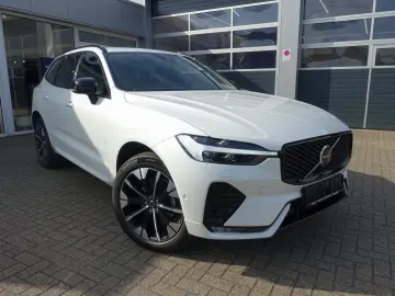VOLVO XC60 Plus B5 AWD Mild-Hybrid Dark AHK Pano H&K