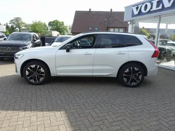 VOLVO XC60 Plus B5 AWD Mild-Hybrid Dark AHK Pano H&K