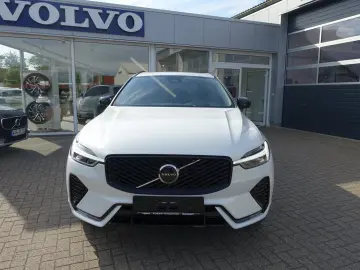 VOLVO XC60 Plus B5 AWD Mild-Hybrid Dark AHK Pano H&K