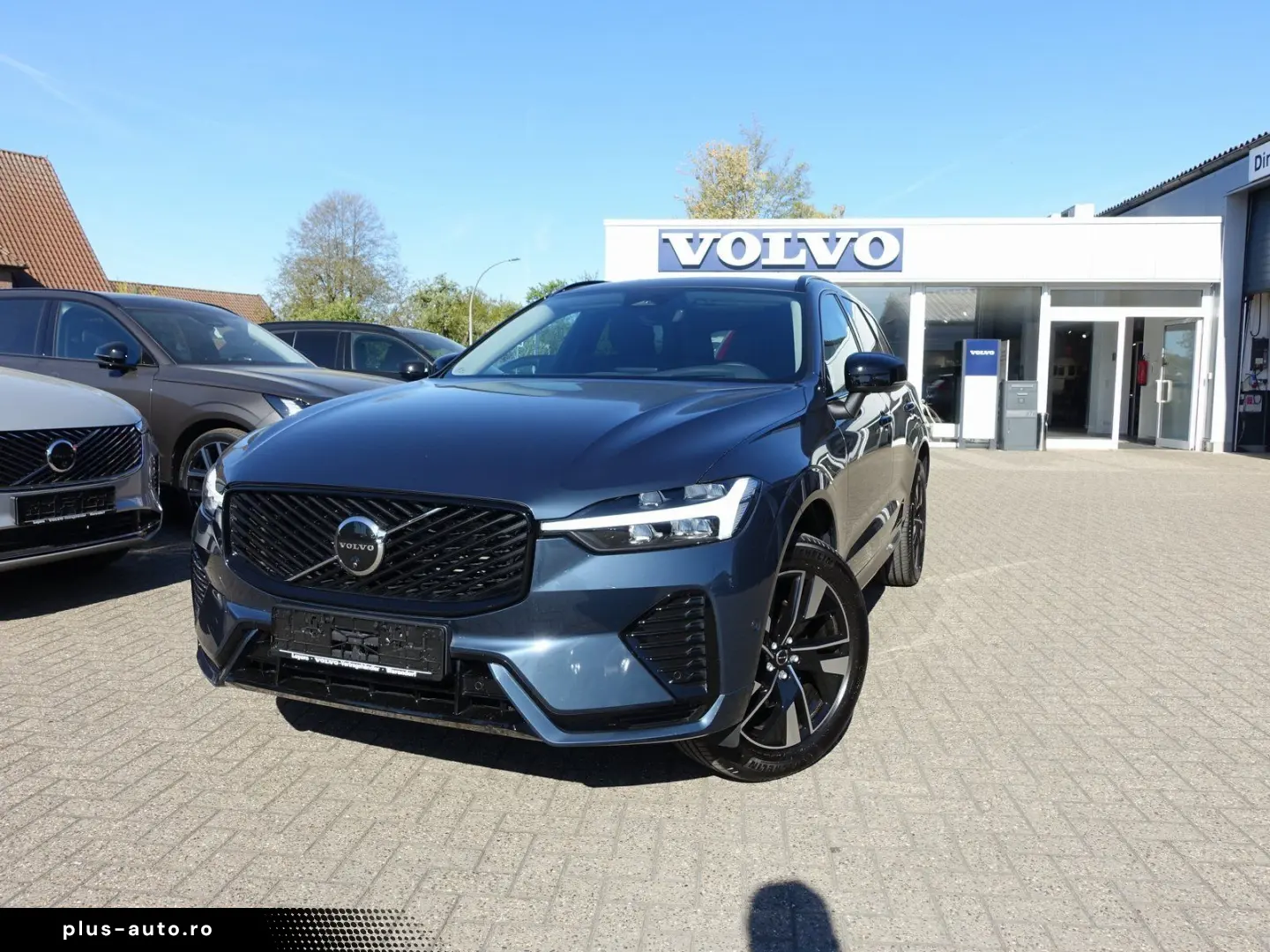 VOLVO XC60 Plus Dark B5 AWD Pano HeadUP 360  H&K