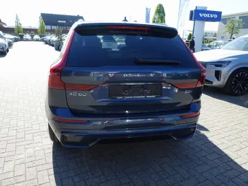 VOLVO XC60 Plus Dark B5 AWD Pano HeadUP 360  H&K