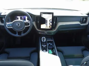 VOLVO XC60 Plus Dark B5 AWD Pano HeadUP 360  H&K
