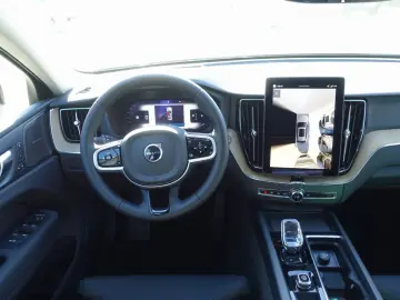 VOLVO XC60 Plus Dark B5 AWD Pano HeadUP 360  H&K