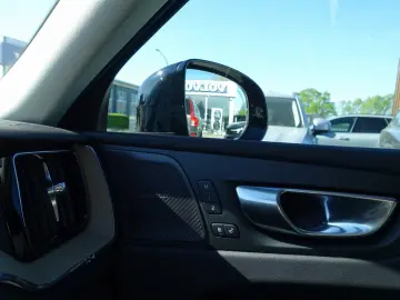 VOLVO XC60 Plus Dark B5 AWD Pano HeadUP 360  H&K