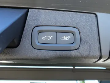 VOLVO XC60 Plus Dark B5 AWD Pano HeadUP 360  H&K