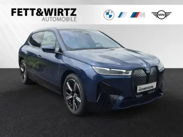 BMW iX M60 UPE  151.530 € AHK SkyLounge