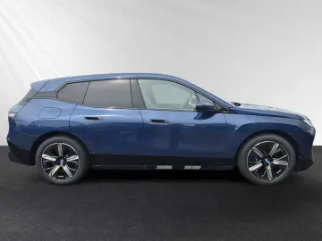 BMW iX M60 UPE  151.530 € AHK SkyLounge