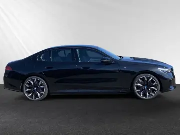BMW i5 M60 xDrive AHK Pano DAProf. B&W Autobahnass.