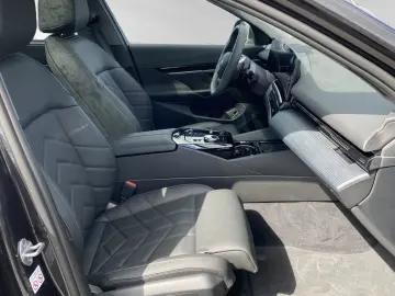 BMW 530e Inkl. € 1.190 Zubehörbonus Panorama DA&PAPr