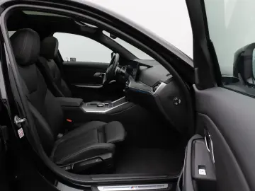 BMW 320i M SportPro Glasdach Kamera HUD DAB HiFi 19