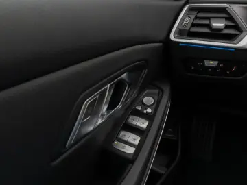 BMW 320i M SportPro Glasdach Kamera HUD DAB HiFi 19