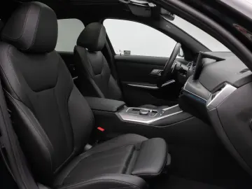 BMW 320i M SportPro Glasdach Kamera HUD DAB HiFi 19