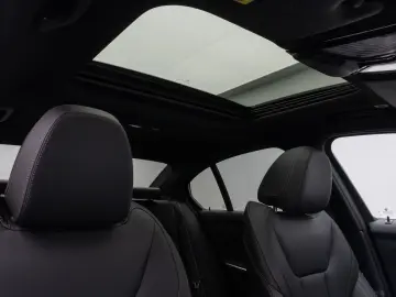 BMW 320i M SportPro Glasdach Kamera HUD DAB HiFi 19