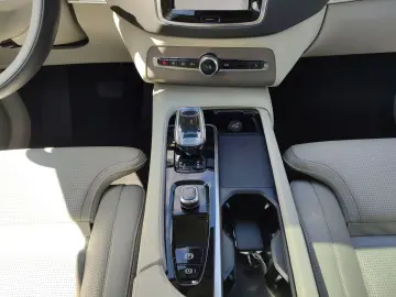 VOLVO XC90 Ultimate Bright AWD 7-Sitzer HUD Pano AD St