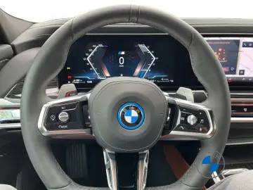 BMW 750e xDrive M Sport Pro 21  AHK Massage v h Pano