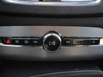 VOLVO XC90 T8 AWD Ultimate Dark STDHZG 360  LUFT 0 5%