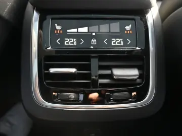 VOLVO XC90 T8 AWD Ultimate Dark STDHZG 360  LUFT 0 5%