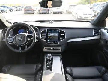 VOLVO XC90 T8 AWD Ultimate Dark STDHZG 360  LUFT 0 5%