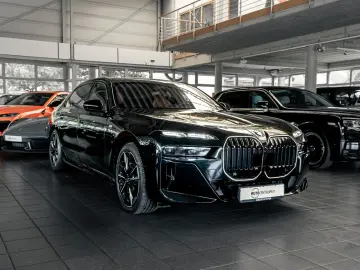 BMW 740d M Sport Aut.Tür Sky B&W Inno TV AHK HUD