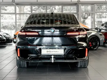 BMW 740d M Sport Aut.Tür Sky B&W Inno TV AHK HUD