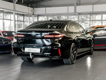 BMW 740d M Sport Aut.Tür Sky B&W Inno TV AHK HUD