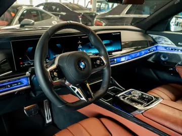 BMW 740d M Sport Aut.Tür Sky B&W Inno TV AHK HUD
