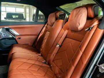 BMW 740d M Sport Aut.Tür Sky B&W Inno TV AHK HUD