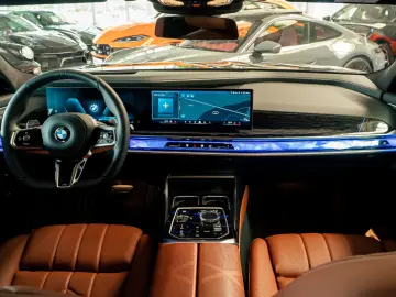 BMW 740d M Sport Aut.Tür Sky B&W Inno TV AHK HUD