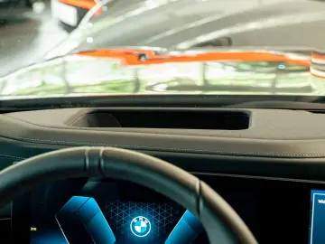 BMW 740d M Sport Aut.Tür Sky B&W Inno TV AHK HUD