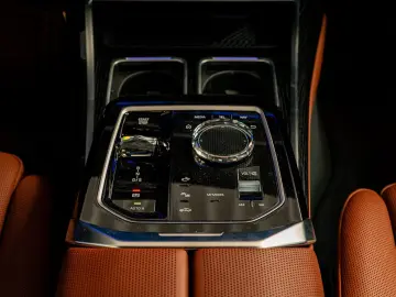 BMW 740d M Sport Aut.Tür Sky B&W Inno TV AHK HUD