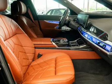 BMW 740d M Sport Aut.Tür Sky B&W Inno TV AHK HUD